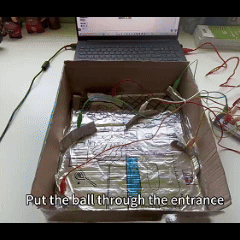 The way the maze is played is shown in the GIF.