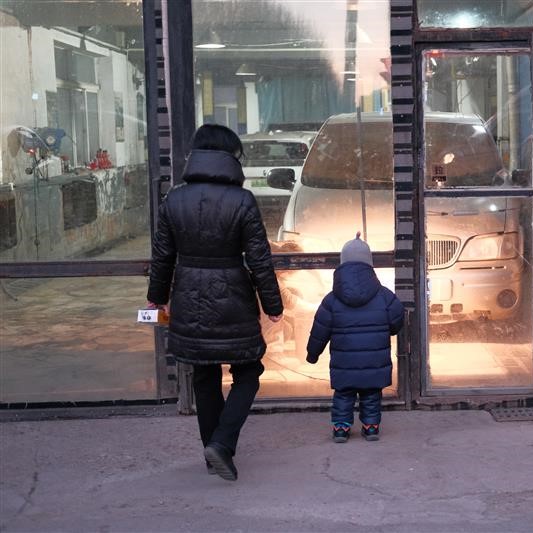 Captures a little boy attracted to the cars in an auto body shop, with his elders by his side to keep him company. I was feeling warm and cozy about the scene, and I also thought it was cute how the little boy was attracted to the car, while the lights in the store just lit him up. My group members, on the other hand, analyzed this photo and deduced that I am a person who values family, caring and hopefulness among people.