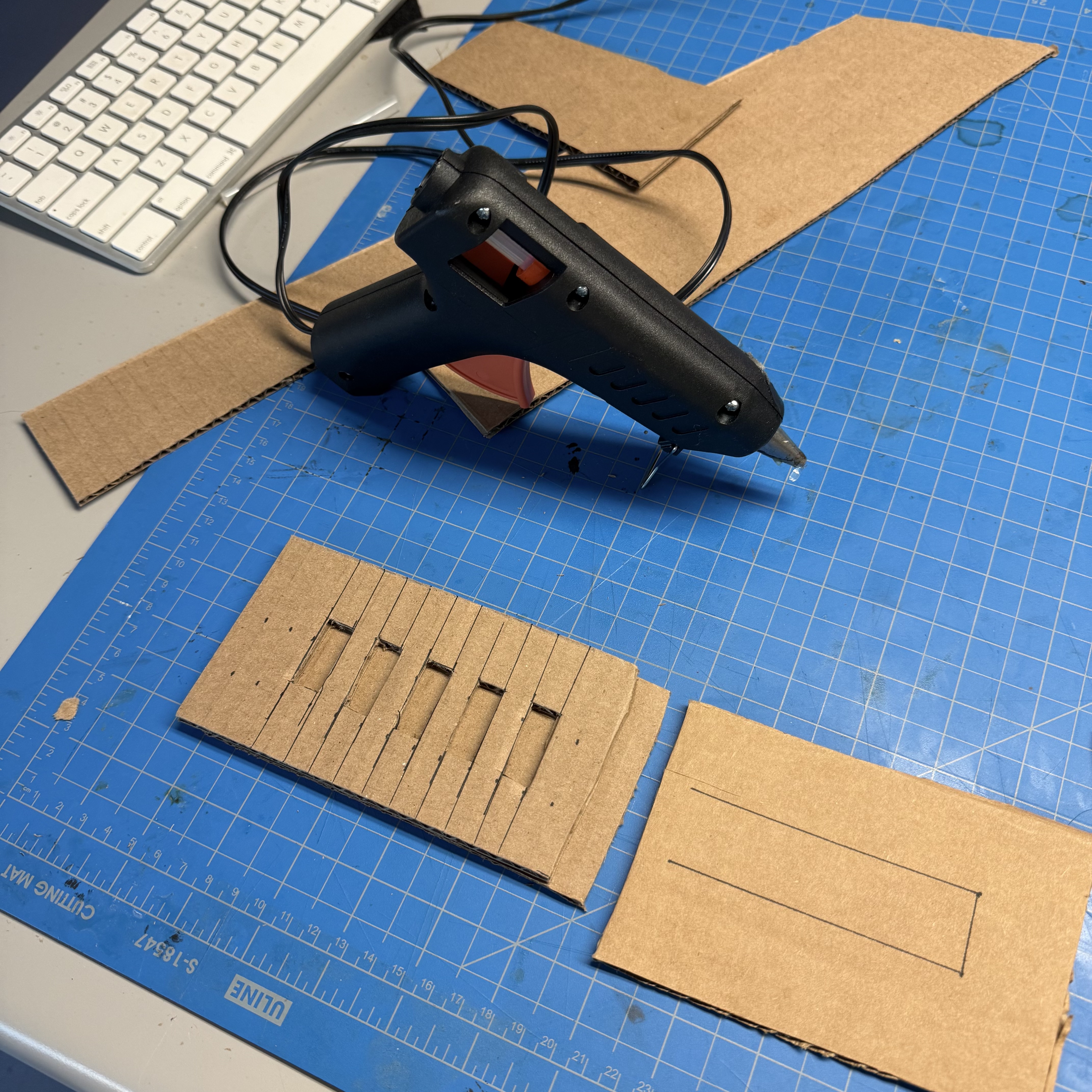 In Workshop 1, my teammate and I planned to make a phone stand with adjustable angles. We cut five evenly spaced grooves on the cardboard without cutting through the back, so that the supporting panel could fit in securely without piercing the base, ensuring stability.