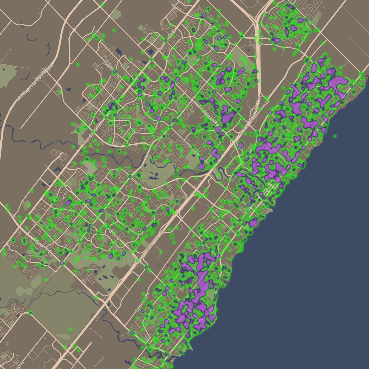 Coyote encounters map in Oakville.Because of the difference in the data, Mapbox recommended that I use a heat map. But for some reason, the expression of a heat map always makes me think of data related to viruses or disasters, and of course, a coyote encounter is also a crisis, so this kind of map can serve as a warning.